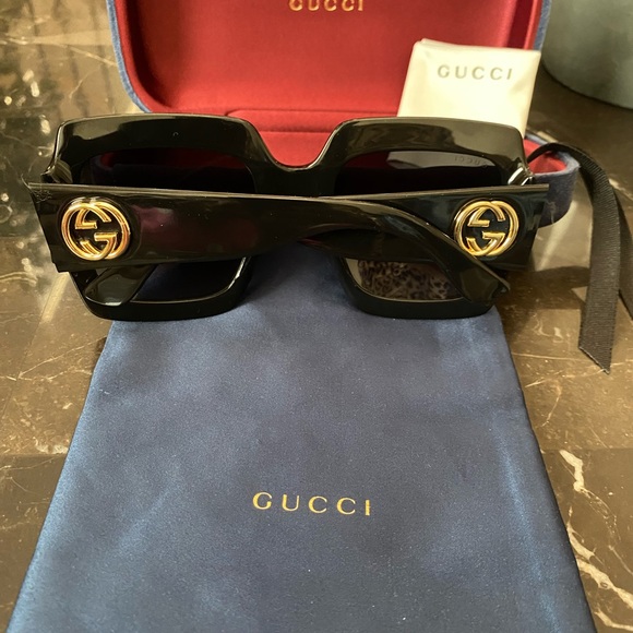 Women’s Authentic Gucci sunglasses - Picture 4 of 7